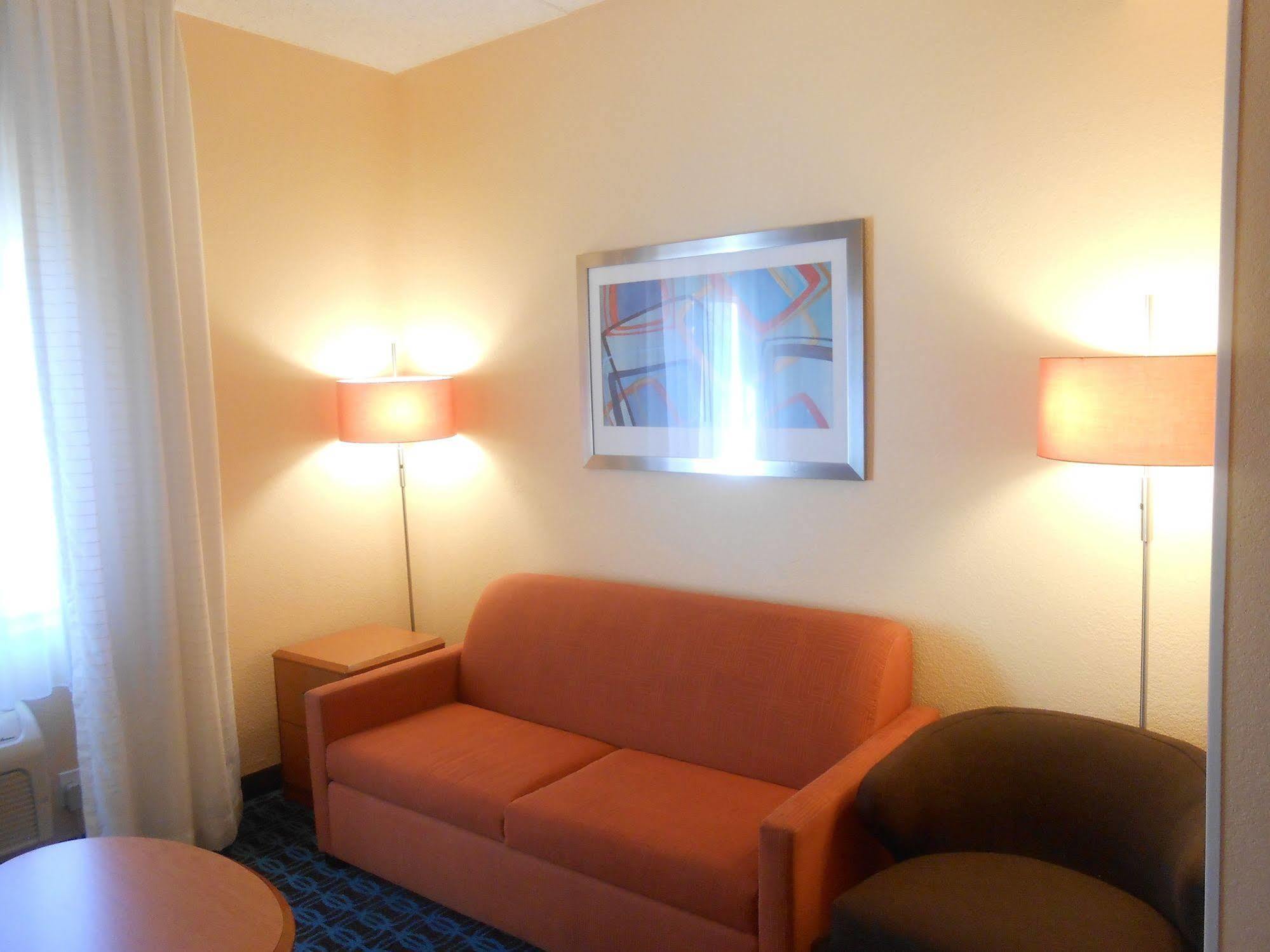 Holiday Inn Express & Suites Phoenix - Mesa West By Ihg Exterior photo