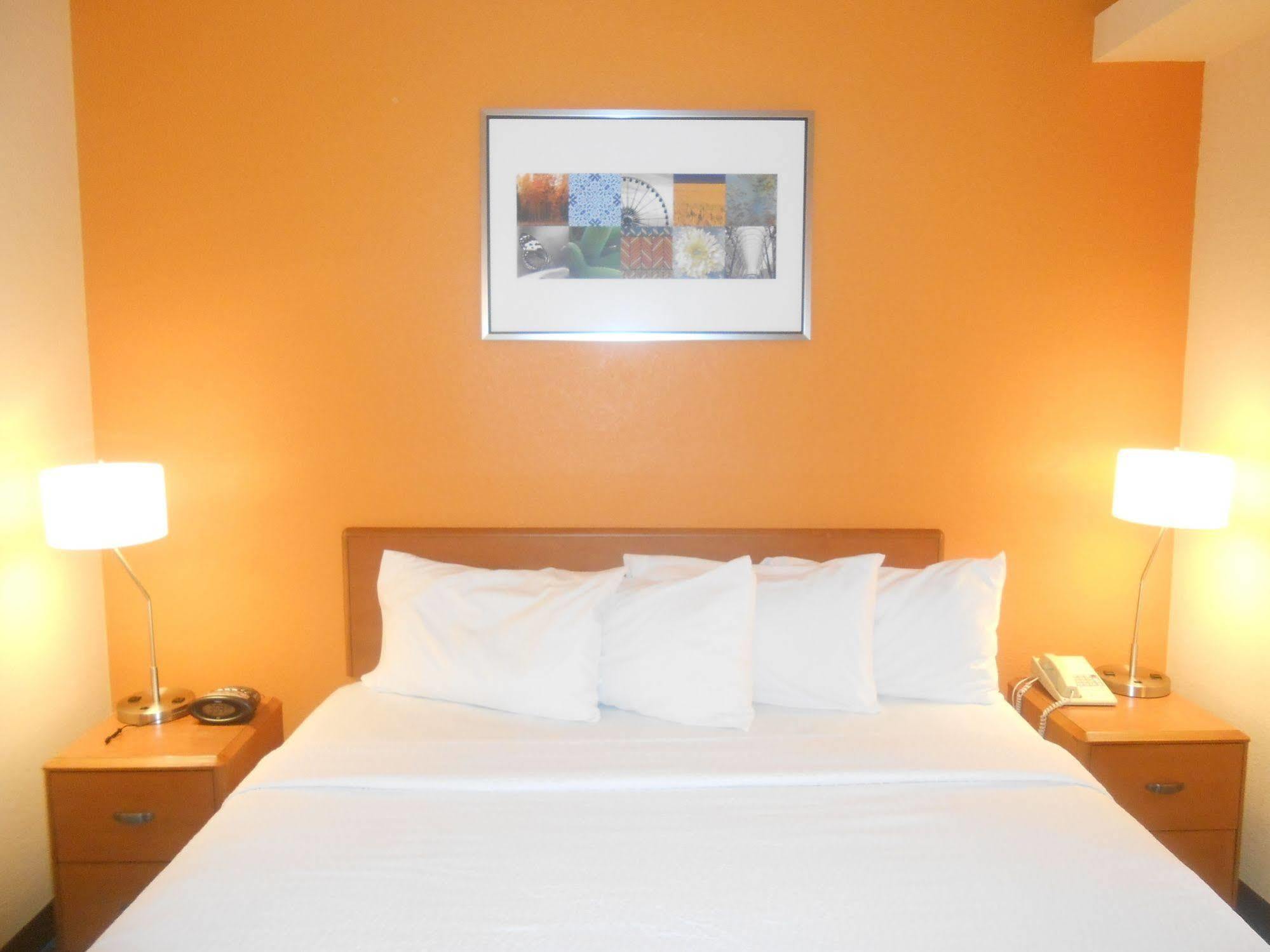 Holiday Inn Express & Suites Phoenix - Mesa West By Ihg Exterior photo