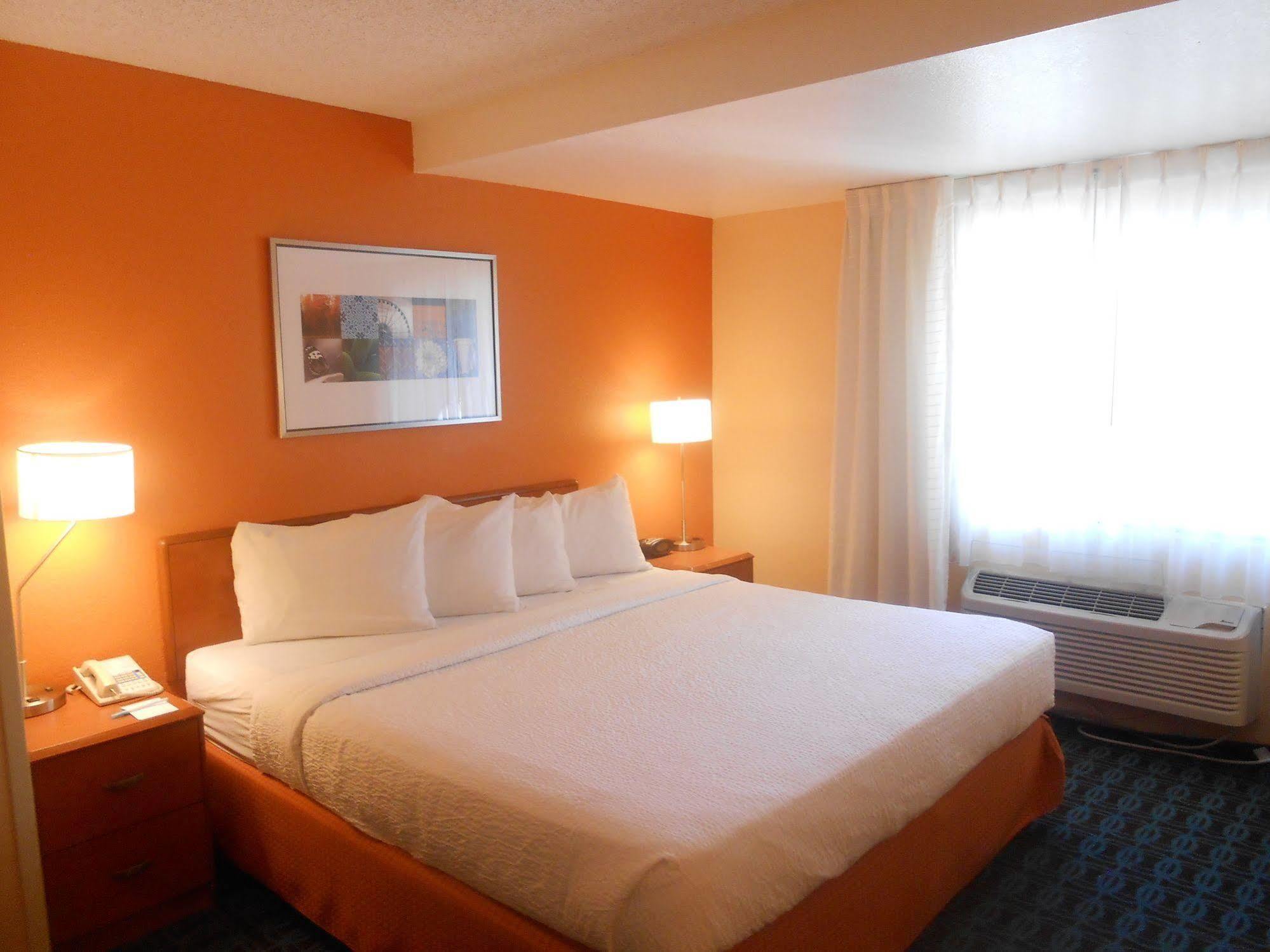 Holiday Inn Express & Suites Phoenix - Mesa West By Ihg Exterior photo
